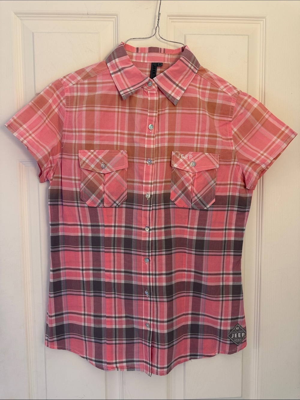 Jeep Pink Plaid Short-Sleeve Button-Down Shirt with Chest Pockets M